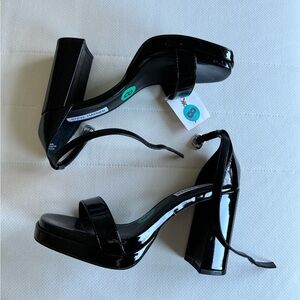 Steve Madden Block Heels Black  new with tag Size 8 shoes